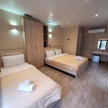 21-Rooms Tirana Esterno foto