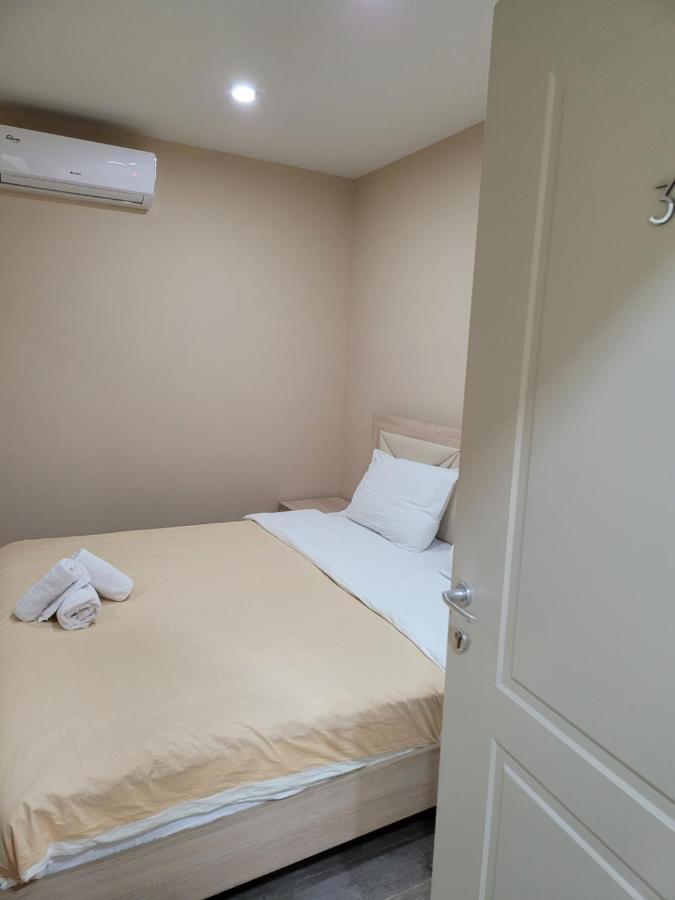 21-Rooms Tirana Esterno foto