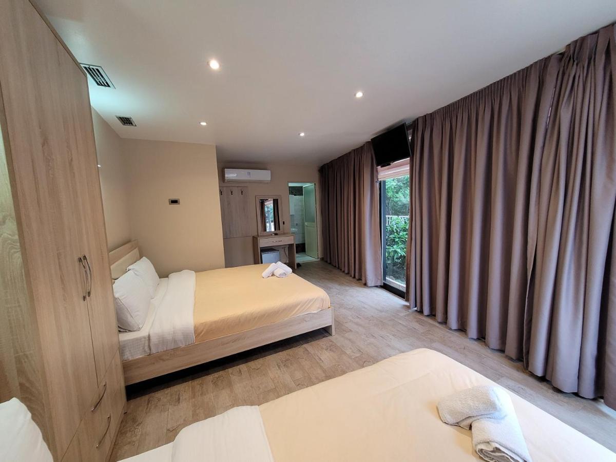 21-Rooms Tirana Esterno foto