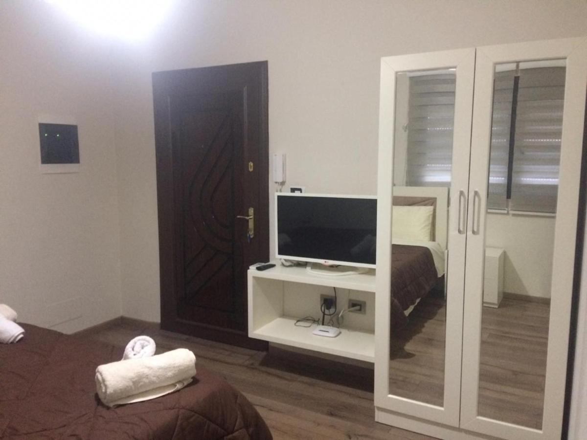 21-Rooms Tirana Esterno foto
